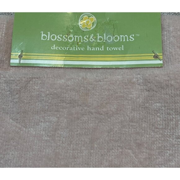Blossoms Blooms Decorative Hand Towel Embroidered Bunny Rabbit Crochet Trim NEW - Picture 4 of 4